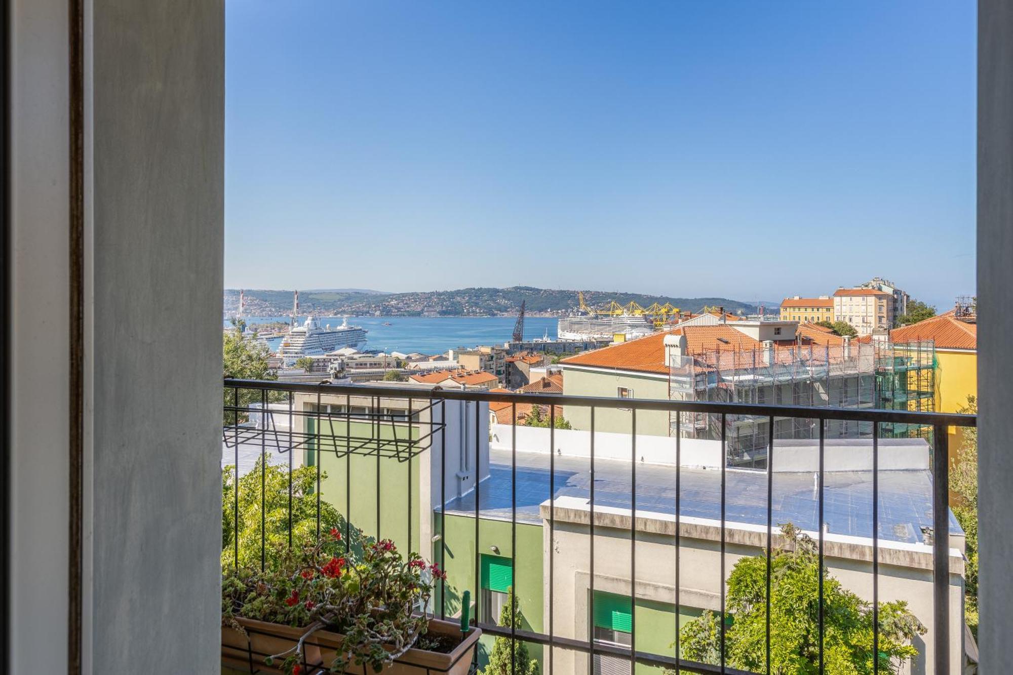 Apartamento The Black Swan Trieste Exterior foto